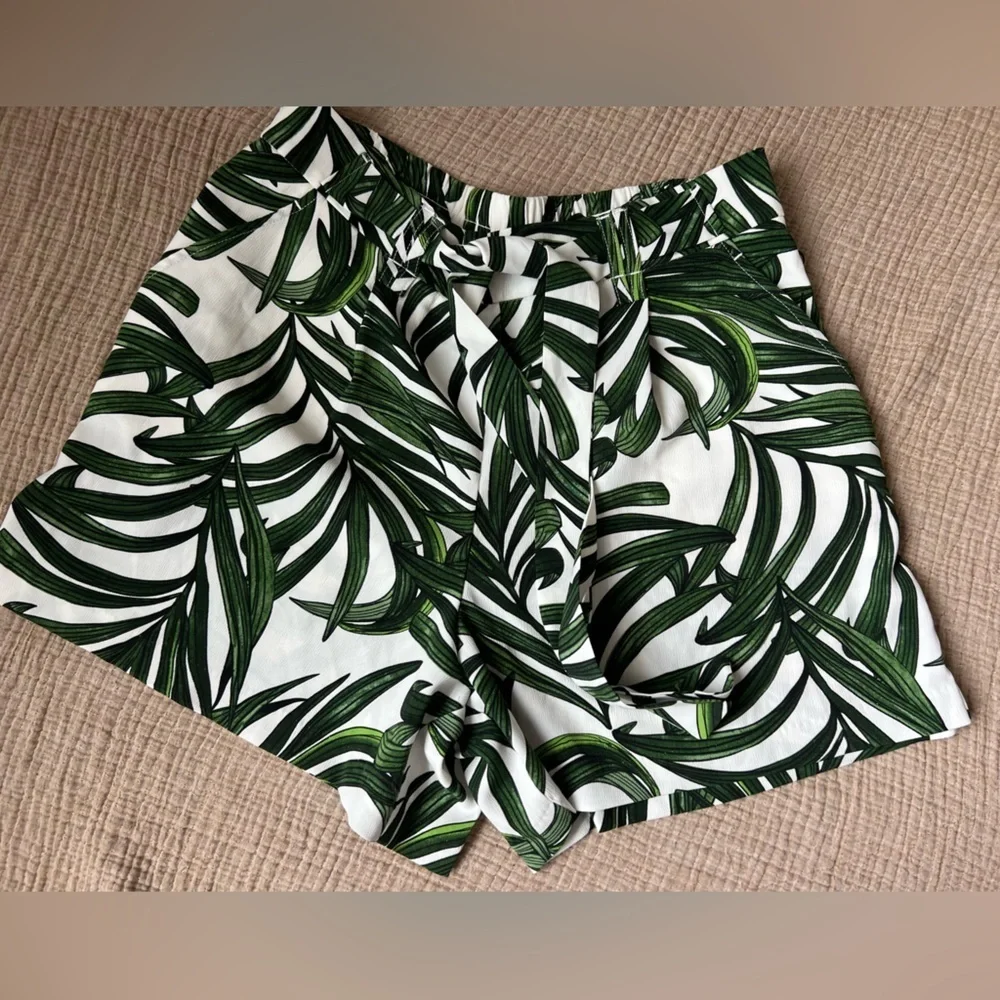 Elaine Rose tropical shorts NWT , Size L